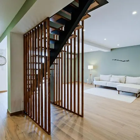 Lovely Fully Equipped Near Subway N11 - Shared Bathroom With Another *