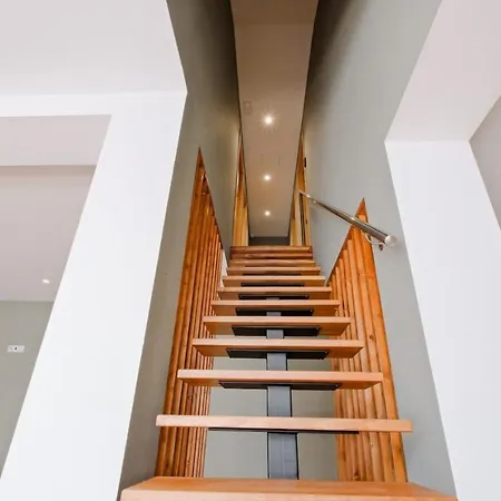 Lovely Fully Equipped Near Subway N11 - Shared Bathroom With Another Apartment *